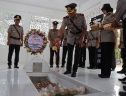 ‎Hari Bhayangkara ke-80: Polres Aceh Selatan Kenang Jasa Pahlawan Lewat Ziarah dan Tabur Bunga